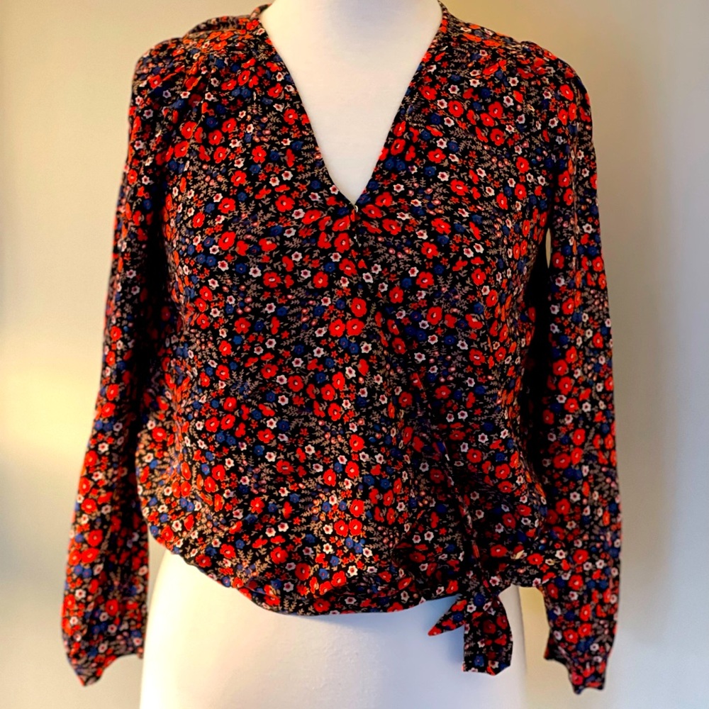 Gorgeous floral wrap top!